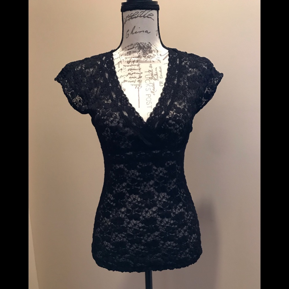💥FINAL PRICE 💥White House Black Market lace top